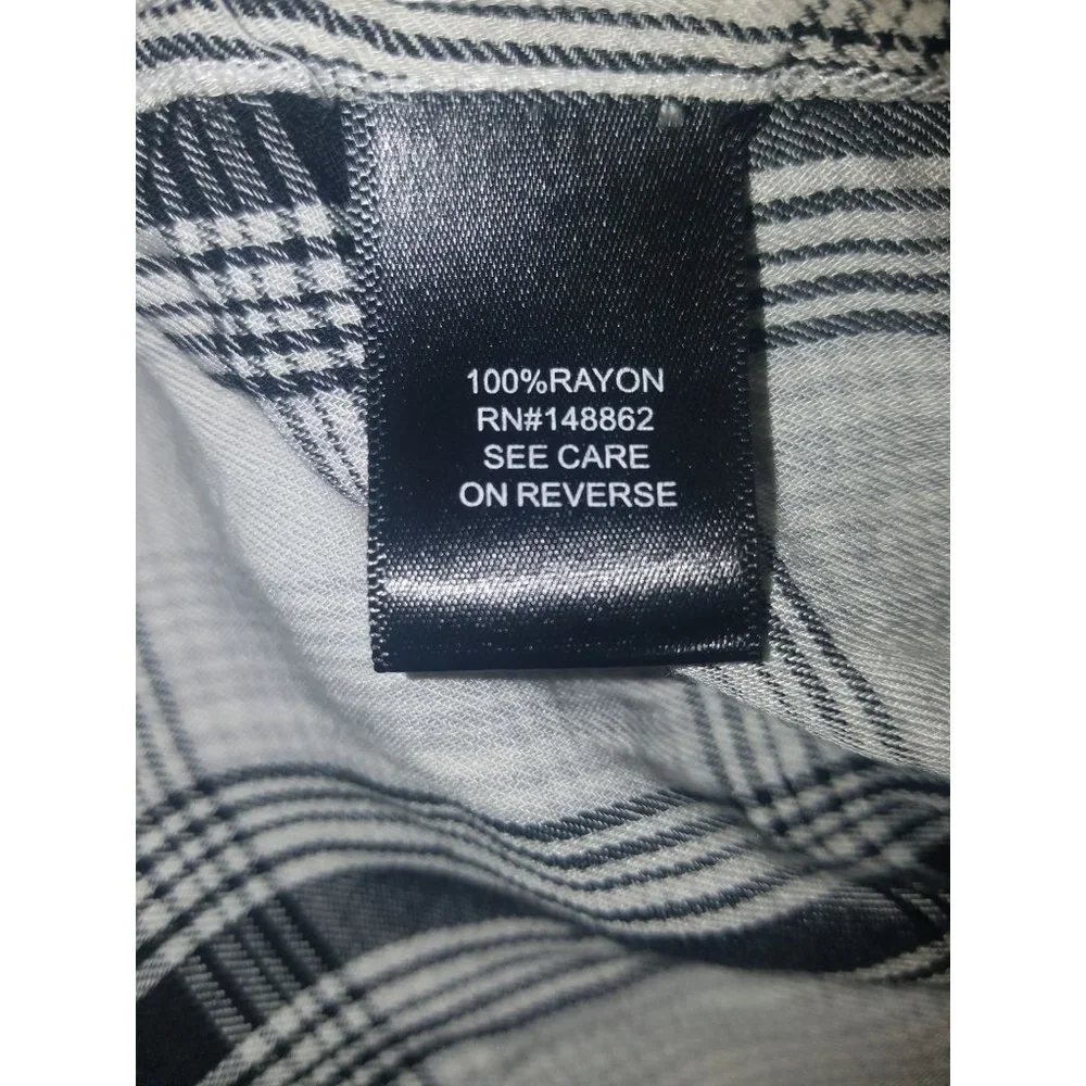 Torrid 0 Women's Black/White Plaid Button Down Shirt Casual Size Large - Picture 6 of 7